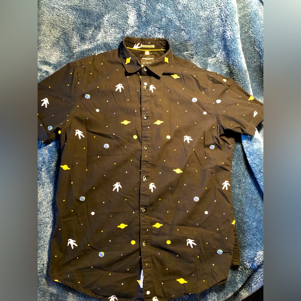 Men’s space print button up